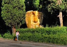 Piazza Monte Grappa con la statua fontana della Dea Roma